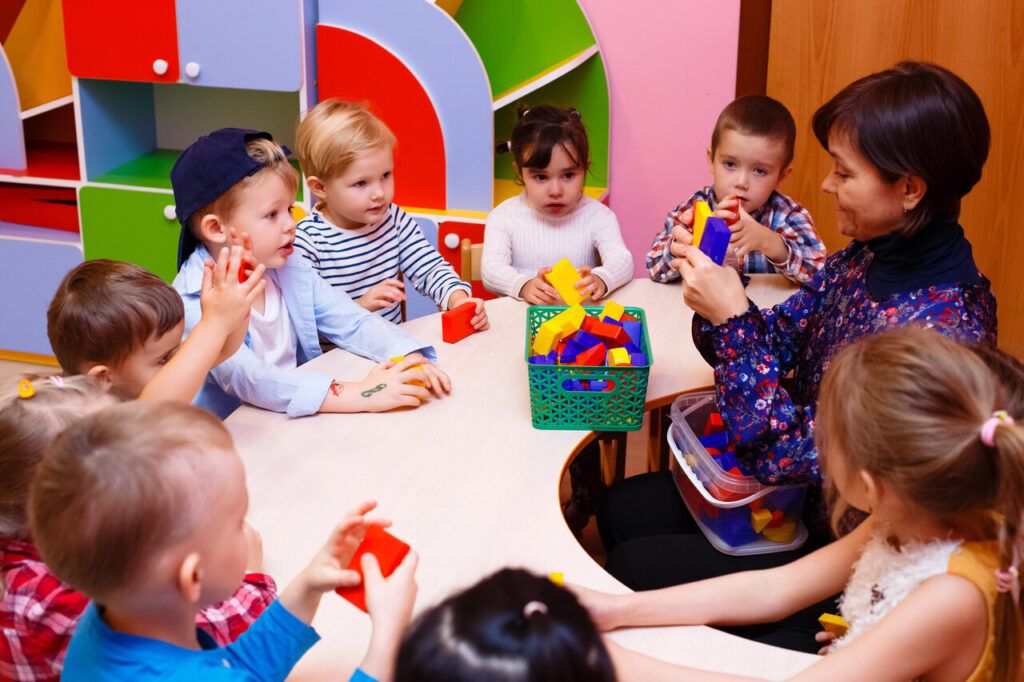 Частный детский сад Ангелочек в СПб — отдельное здание с закрытым двором для прогулок