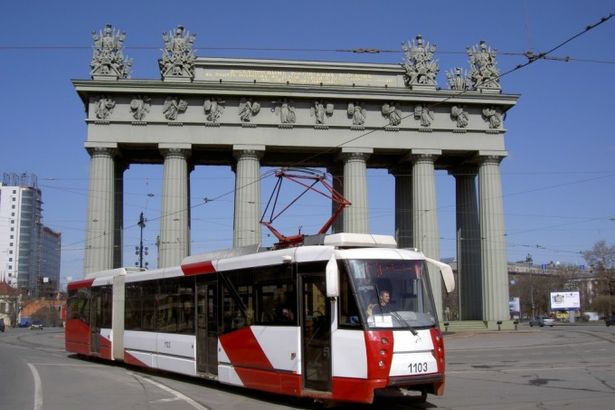 Не так давно Северную столицу можно было без угрызения совести назвать трамвайной столицей мира, ведь именно в нашем городе располагалась крупнейшая трамвайная сеть. Со временем пальму первенства забрал Мельбурн, однако в городе все равно осталось множество интересных маршрутов.