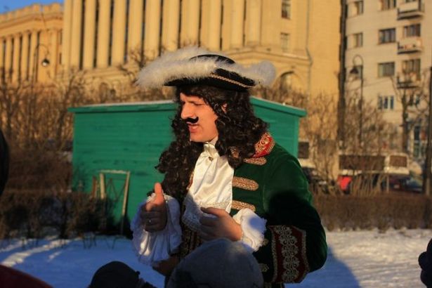 Новый год – самое прекрасное и волшебное время, когда исполняются все желания. Новогодние огни отражаются в зеркале каналов. Украшенные ёлки слегка припорошены снежком. А когда спускается тьма и зажигаются огни, начинается настоящая рождественская сказка...