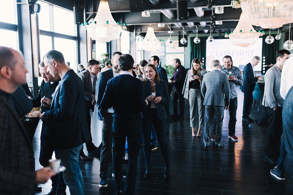 Бизнес-клубы Петербурга становятся настоящим магнитом для амбициозных предпринимателей, жаждущих новых высот в своем деле. Современные бизнесмены активно вступают в эти престижные сообщества, чтобы расширить круг полезных знакомств, найти источник вдохновения и открыть двери к перспективным коллаборациям.