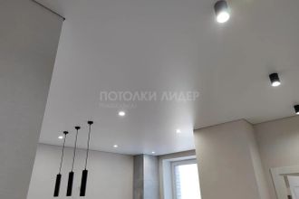 12 компаний натяжных потолков в Петербурге: цены от 185 до 950 ₽/м², гарантия и монтаж — с официальных сайтов, без агрегаторов.