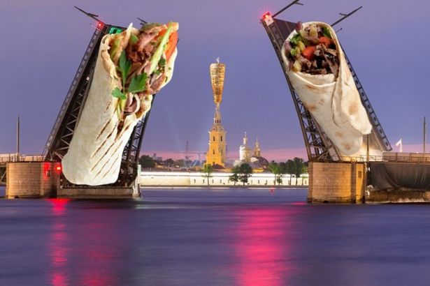 25 сентября пройдёт необыкновенная экскурсия, в рамках которой участники не только побывают далеко от центра города, но и проникнутся особой романтикой окраинных районов. Сначала всем предложат прокатиться на трамвае, затем отведать вкусной шавермы. А в конце экскурсии участники окажутся на рок-концерте во дворе, а потом — на пикнике у Финского залива.