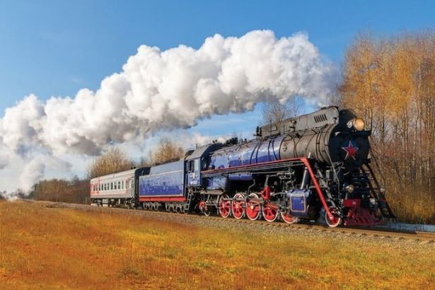 В декабре РЖД запускает тур «Предновогодний разгуляй», в рамках которого петербуржцы смогут отправиться на двухдневную экскурсию на паровозе в Псков, а затем в Великий Новгород. На экскурсии петербуржцы посетят достопримечательности двух замечательных городов, а также насладятся атмосферой ретропоезда, на котором они будут осуществлять своё путешествие.