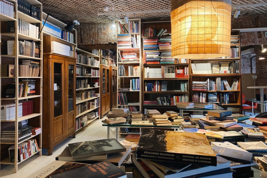 Музей Иосифа Бродского «Полторы комнаты», расположенный в центре Санкт-Петербурга на Литейном проспекте, является не просто культурным учреждением, а местом, где история и современность переплетаются, создавая неповторимую атмосферу.