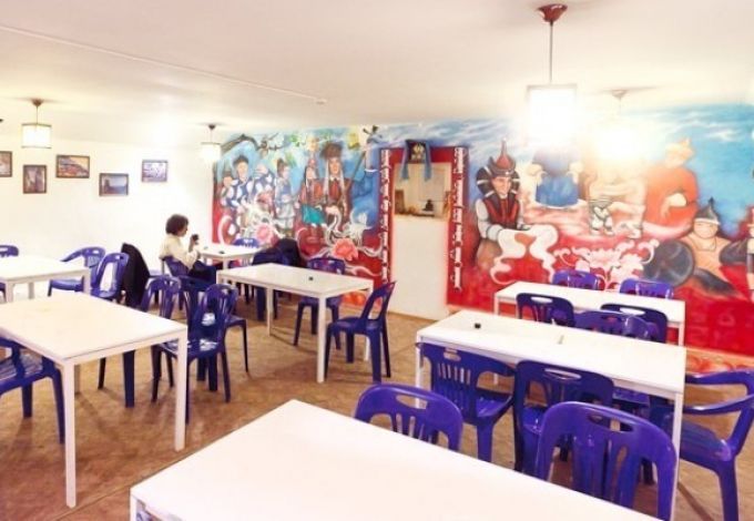 Буддийский храм Дацан Гунзэчойнэй с прилегающей столовой бурятской кухни