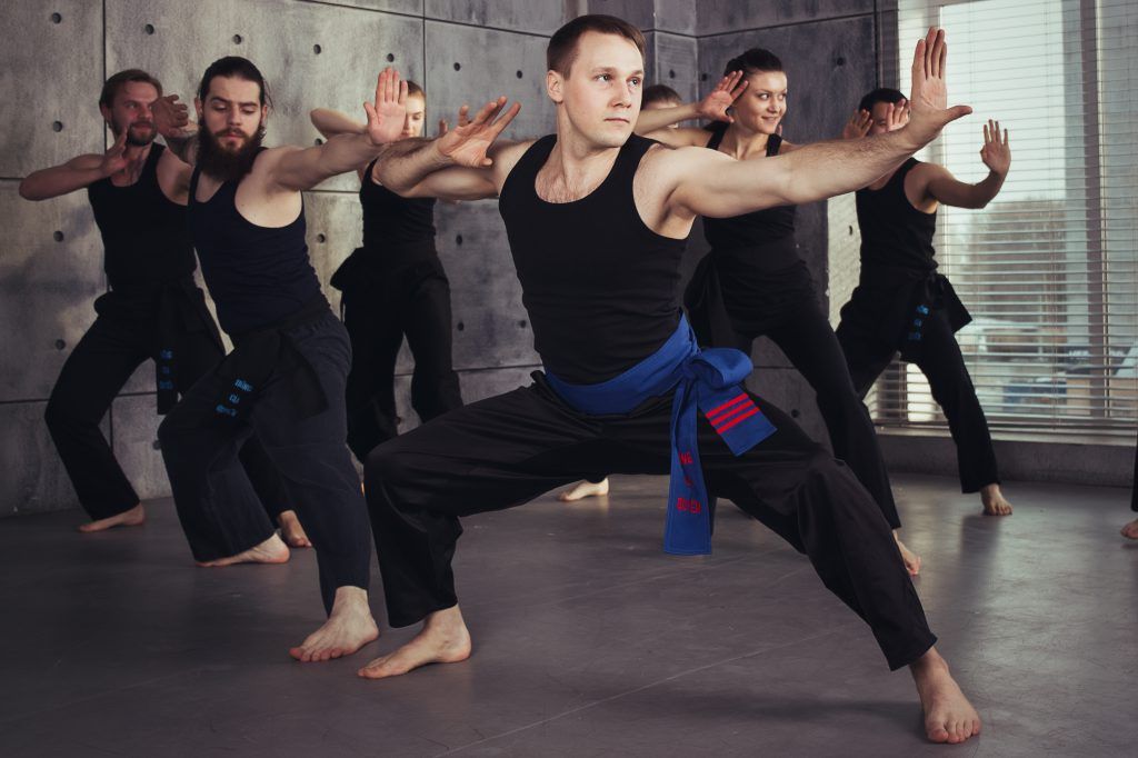 Научиться классно кататься на роликах, изучить основы журналистики и фотографии, стать настоящим мастером Кунг-фу, обучиться игре на барабанах и различным видам жонглирования, начать танцевать страстное танго, попробовать себя в актерском амплуа, получить прекрасную растяжку в Петербурге может любой желающий не потратив ни копейки.