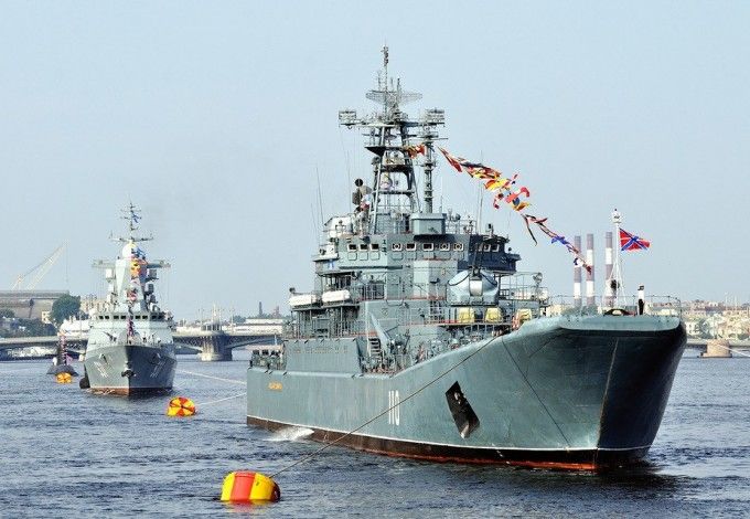 u041fu0430u0440u0430u0434 u0432u043eu0435u043du043du044bu0445 u043au043eu0440u0430u0431u043bu0435u0439 u043eu0442u043au0440u043eu0435u0442 u0434u0435u043du044c u0412u041cu0424