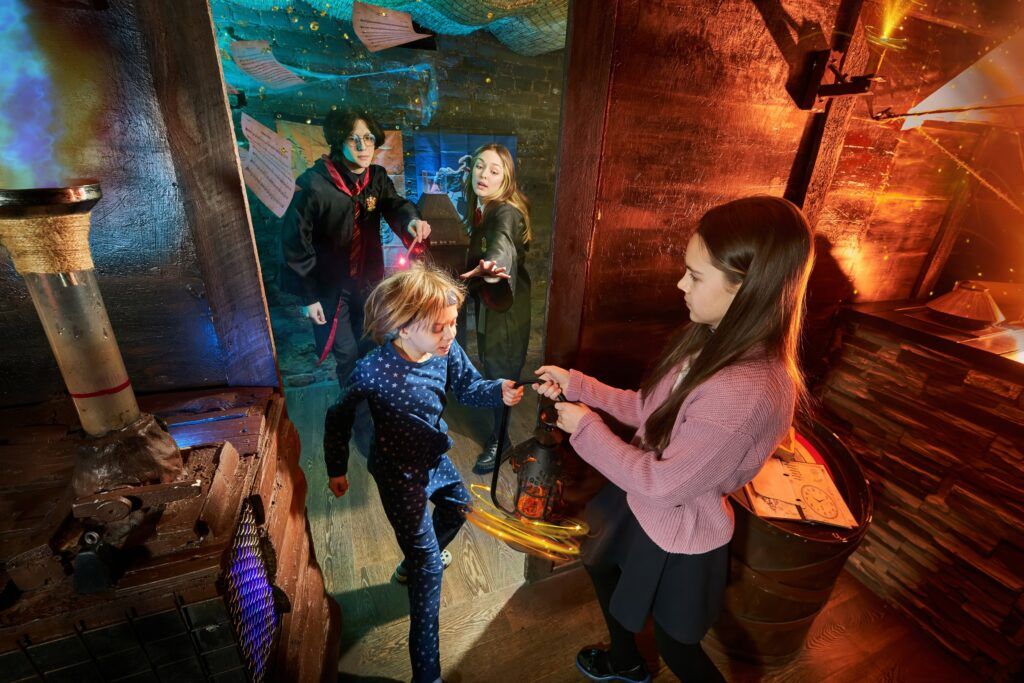 В Санкт-Петербурге представлено множество захватывающих приключенческих детских квестов, которые подарят детям незабываемые приключения. Детские квесты в СПб предлагают тематические комнаты, интерактивные задания и сложные головоломки. Независимо от возраста вашего ребенка, вы найдете здесь идеальный способ весело провести время и погрузиться в атмосферу приключений.