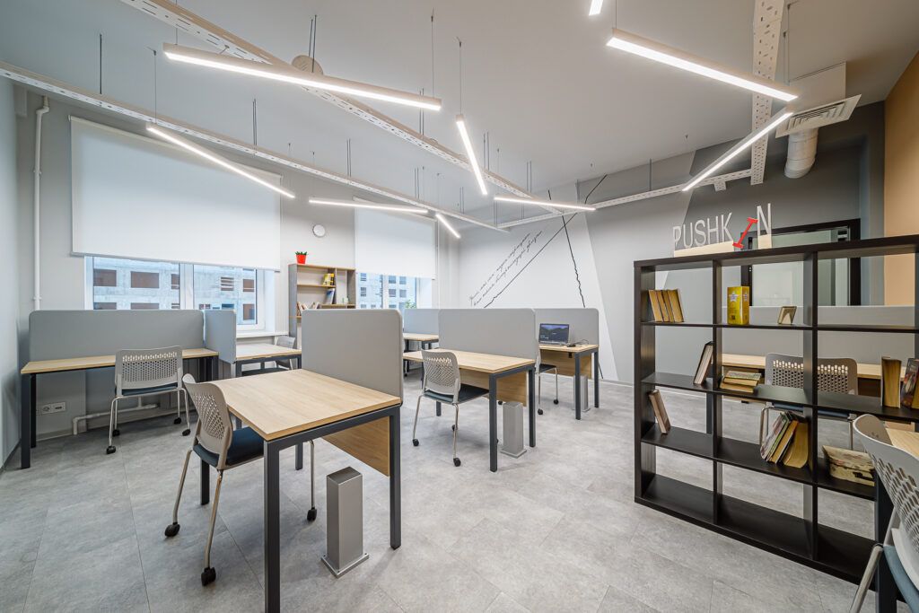 Вместо офиса и дома — комфортные и стильные рабочие пространства, где только вы, тишина и ноутбук. Ну и еще пара-тройка горящих дедлайнов, куда же без них. Питер Online составил подборку мест, где можно спокойно поработать, устроить совещания, провести занятия и подготовиться к экзаменам.