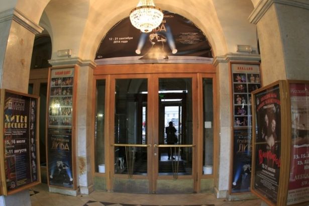 u041fu0440u0435u043cu044cu0435u0440u0430 u00abu0421u0442u0440u0430u043du044b u0443u043bu044bu0431u043eu043au00bb u041bu0435u0433u0430u0440u0430 u0432 u0442u0435u0430u0442u0440u0435 u041cu0443u0437u043au043eu043cu0435u0434u0438u0438