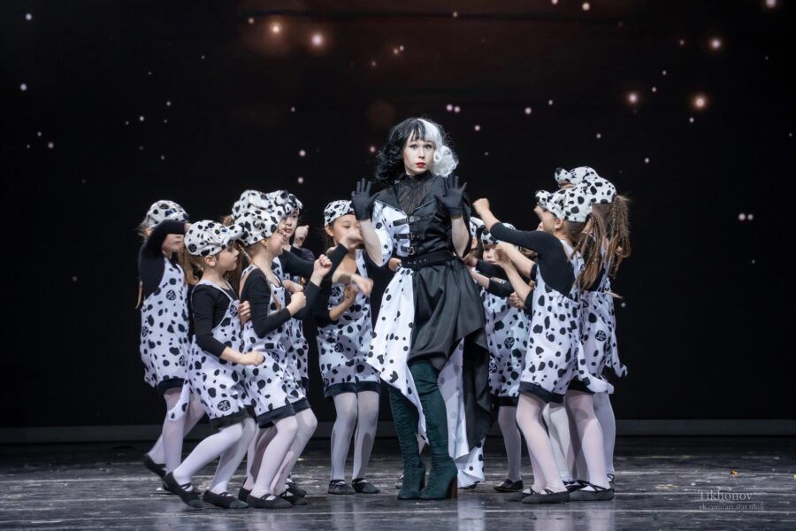 Освоить уличный хип-хоп, избавиться от скованности и стеснения, научиться чувствовать музыку, развить гибкость и стать настоящей звездой танцпола — 15 танцевальных студий для детей в Петербурге, где есть опытные и талантливые хореографы, уютная атмосфера и индивидуальный подход. От современного и энергичного брейк-данса до изящного и грациозного классического балета.