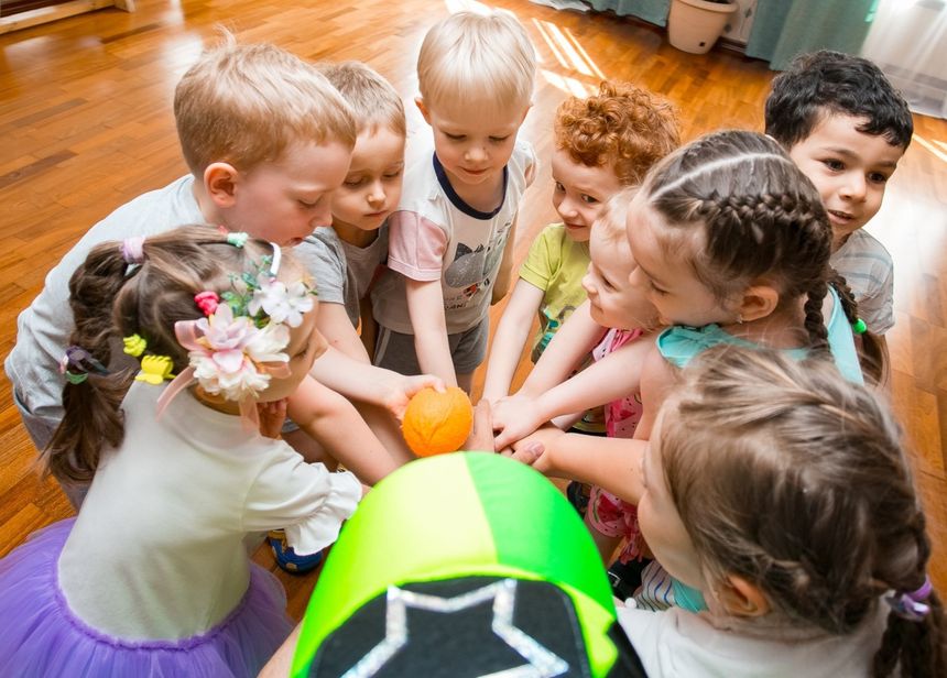 Проверили 40+ частных детских садов Петербурга — отобрали 15 лучших с лицензиями, от Монтессори до EYFS. Цены от 34000₽ до 70000₽, разбор программ, скрытые взносы и инсайды от родителей.