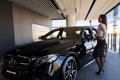 Официальный Porsche на Школьной, Mercedes-AMG в «Звезде Невы», BMW M в «АВТОДОМ» и мультибрендовый РОЛЬФ — 5 дилеров с проверенными контактами.