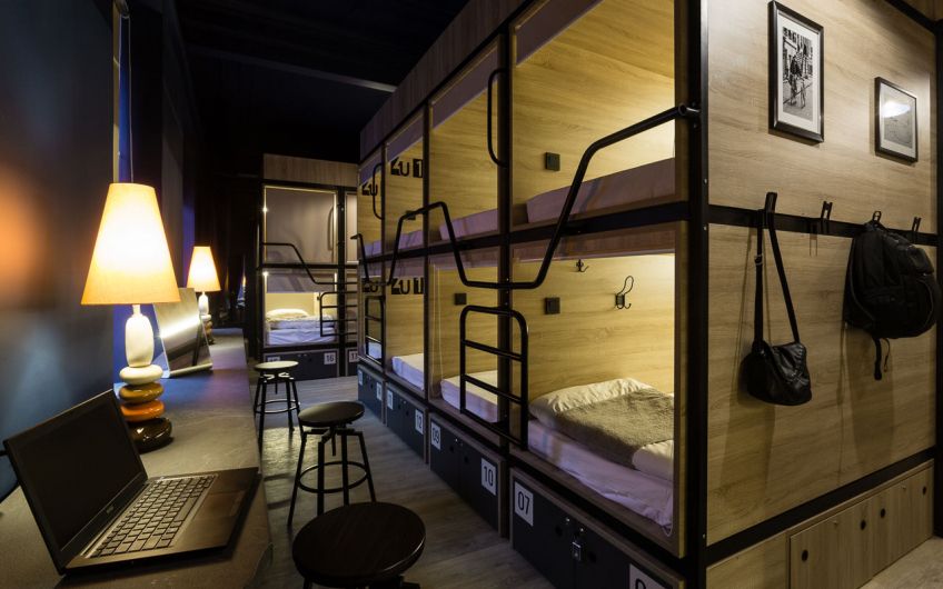 4U Capsule Hotel u2014 u0433u0434u0435 u043eu0441u0442u0430u043du043eu0432u0438u0442u044cu0441u044f u043du0435u0434u0430u043bu0435u043au043e u043eu0442 u041cu043eu0441u043au043eu0432u0441u043au043eu0433u043e u0432u043eu043au0437u0430u043bu0430