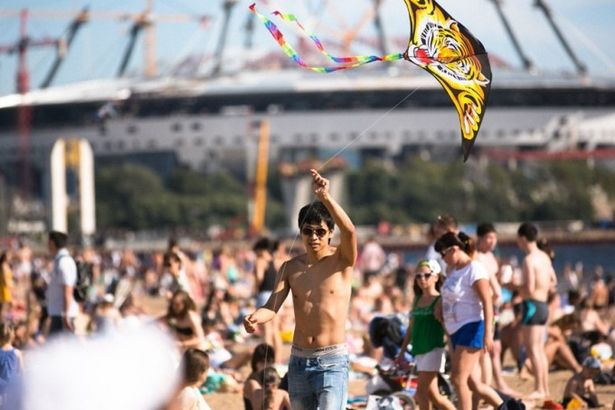 V u0444u0435u0441u0442u0438u0432u0430u043bu044c u0432u043eu0437u0434u0443u0448u043du044bu0445 u0437u043cu0435u0435u0432 u00abu041bu0435u0442u0430u0442u044c u043bu0435u0433u043au043e!u00bb