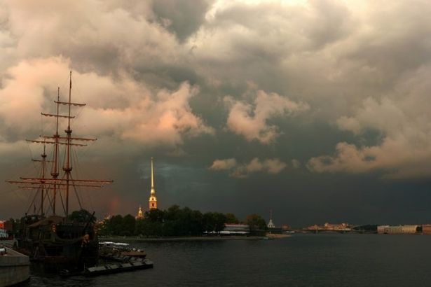 u0410u0432u0433u0443u0441u0442 u0432 u041fu0435u0442u0435u0440u0431u0443u0440u0433u0435 u043eu0436u0438u0434u0430u0435u0442u0441u044f u0442u0435u043fu043bu0435u0435 u043eu0431u044bu0447u043du043eu0433u043e