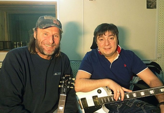 7 февраля в Арт-салоне «Невский 24» состоится концерт молодой группы «АртКаша», музыканты которой – артист Артур Мкртчян и участник известных коллективов Аркадий Леонов. Музыка группы эмоциональна, а тексты – душевные и понятные каждому – наполнят душу теплом и подарят чувство радости.