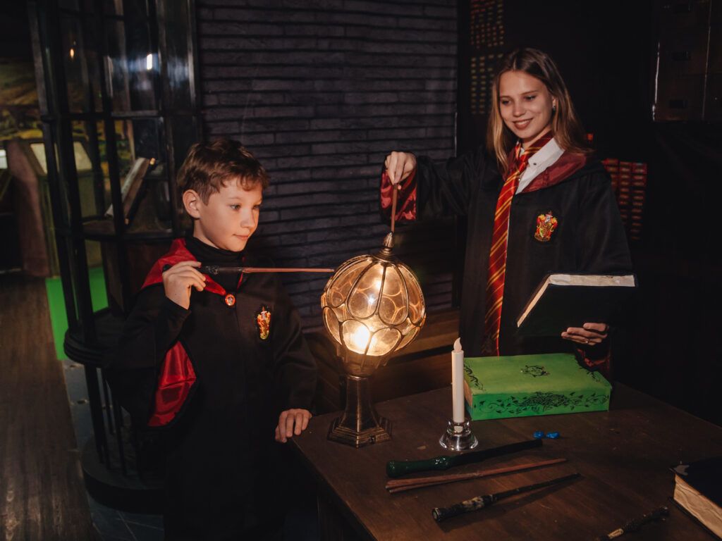 Парки аттракционов, интерактивные музеи, игровые центры, детские театры, кафе с анимацией, батутные парки и контактные зоопарки – куда сходить с ребенком в Петербурге? В подборке 114 мест для семейного отдыха.