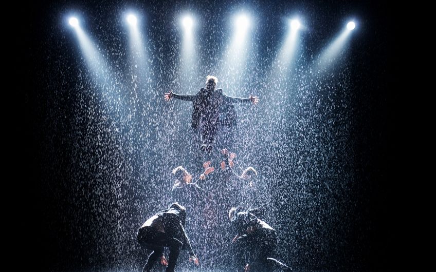 u0428u043eu0443 u043fu043eu0434 u0434u043eu0436u0434u0451u043c V u00abu041cu0443u0436u0447u0438u043du0430 vs u0416u0435u043du0449u0438u043du0430u00bb