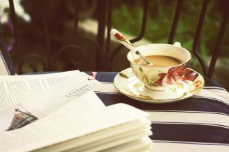 Согреться за чашечкой крепкого ароматного кофе  в некоторых Петербургских кафе можно без потери для кошелька — взамен на батарейки или, например, старую книжку. Питер Online рассказывает, где в Петербурге угощают кофе совершенно бесплатно.