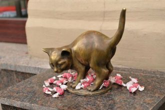 u041du0430 u0443u043bu0438u0446u0435 u042fu043au0443u0431u043eu0432u0438u0447u0430 u043fu043eu044fu0432u0438u043bu0441u044f u043fu0430u043cu044fu0442u043du0438u043a u043au043eu0442u0451u043du043au0443