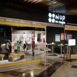 Только представьте: экскурсия по абсолютной темноте. Что можно увидеть в ней? Оказывается, многое! Целый город с кафе, рынком, уличными перекрестками развернулся на территории 500 метров. Вы научитесь ориентироваться в темноте с помощью талантливых незрячих гидов и откроете новый мир! За необычными и сильными ощущениями – в пространство «Мир на ощупь». 