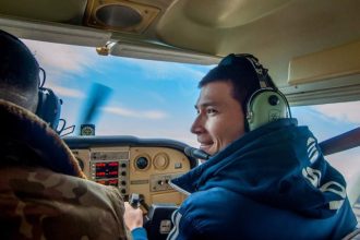 Это невероятное чувство полёта... Когда весь город виден, как на ладони, а ты сам управляешь штурвалом. Настоящая сказка. Воплотить детские мечты в реальность можно в клубе малой авиации Vzletim. Полёт на вертолёте, самолёте, воздушном шаре и даже на параплане и паратрайке – это более чем реально!