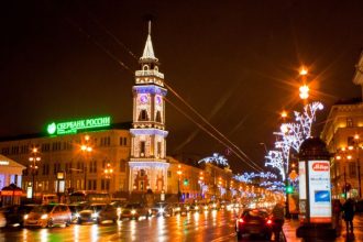 u041fu0435u0442u0435u0440u0431u0443u0440u0433 u0437u0430u0441u0438u044fu0435u0442 u043du043eu0432u043eu0433u043eu0434u043du0438u043cu0438 u043eu0433u043du044fu043cu0438 u0441 14 u0434u0435u043au0430u0431u0440u044f