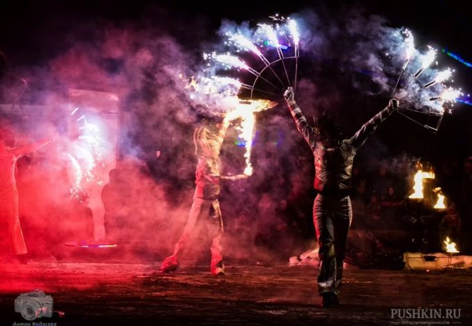 «Зимний вечер света» в Царском Селе 12 u0421u0432u0435u0442u043eu0432u043eu0435 u0448u043eu0443 u00abu0417u0438u043cu043du0438u0439 u0432u0435u0447u0435u0440 u0441u0432u0435u0442u0430u00bb u0432 u0426u0430u0440u0441u043au043eu043c u0421u0435u043bu0435