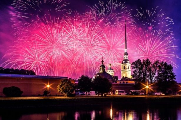 23 u0444u0435u0432u0440u0430u043bu044f u0432 u0433u043eu0440u043eu0434u0435 u0434u0430u0434u0443u0442 u044fu0440u043au0438u0439 u0441u0430u043bu044eu0442