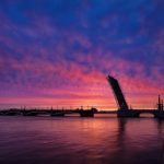 «Мостотрест» начинает проводить плановые разводы мостов Петербурга. Переправы проверят на готовность к периоду навигации 2016 года. Как сообщает комитет по развитию транспортной инфраструктуры города, на этой неделе будут разведены следующие мосты: