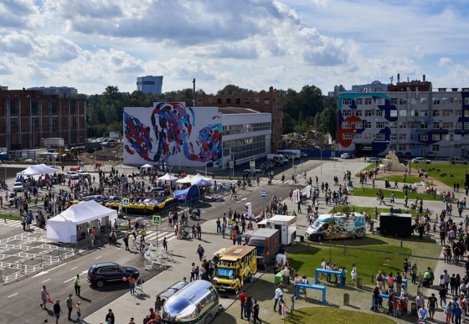 Городской праздник «О, да! Еда!» 12 Большой фестиваль еды «О, да! Еда!» состоится в «Охта Молле». Вся территория будет посвящена гастрономической теме. Ресторанные стартапы, foodtruck show под открытым небом, премьера нового дискуссионного проекта «Грабли» и первый гастро-квест в истории Петербурга — все это и многое другое ждет гостей.