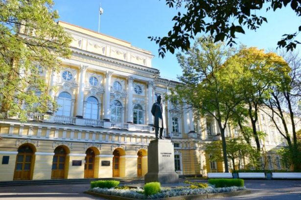 19 мая 2017 РГПУ им. А.И. Герцена отпраздновал 220-летие со дня основания большим фестивалем «В Петербурге – учить!». Впервые юбилейную дату Герценовский университет отметил столь масштабным мероприятием, которое было адресовано, прежде всего, студентам.&nbsp;