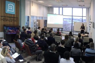 Пошаговую инструкцию по покупке квартиры предоставляют&nbsp;петербуржцам на серии бесплатных семинарах: «Секреты и особенности покупки квартиры – пошаговая инструкция». Эксперты разбирают, на сколько это возможно, вопросы от «С чего начать выбор квартиры» до «Как сэкономить на покупке квартиры 1 000 000 рублей».