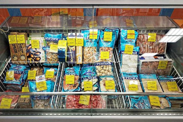 On the 100th anniversary of the October Revolution, the State Hermitage Museum will perform a light show "The Winter Storm", the architectural ensemble of the main square will act as a giant screen for the show