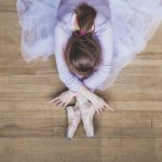 В центре Петербурга есть балетная студия, где обучают и взрослых и детей выпускники АРБ им. Вагановой. Причем детей принимают с 4 лет, а взрослых до 90 лет включительно. Так что если вы давно хотели встать на носочки как балерина или видите задатки танцора в своем ребенке - путь вам в студию хореографии «Балет на Фонтанке».