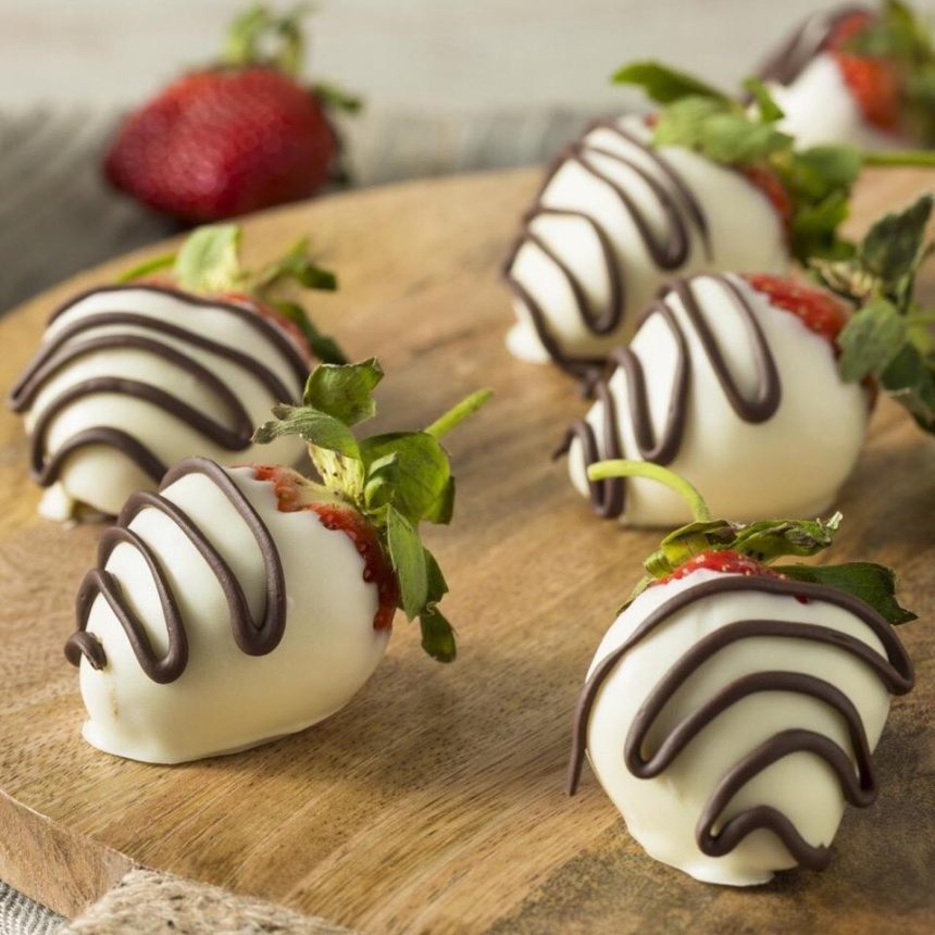 В городе на Неве есть доставка самых вкусных фруктов, которые обязательно стоит как минимум попробовать. Также их смело можно отправить в подарок близким и коллегам, потому что выглядят они тоже очень привлекательно. Фруктовые букеты, клубника в шоколаде, корзины из экзотических продуктов и другие аппетитные лакомства готовит команда Натальи Кузнецовой.