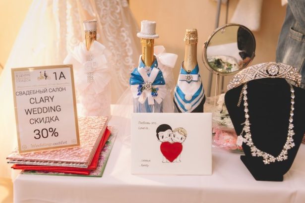 В музее искусства Петербурга XX-XXI перед горожанами предстанут необычные интерпретации подходов к книгам. Все выйдет за рамки привычных текстов, в книжках заиграет музыка, они начнут светиться разными огнями и даже шевелиться.