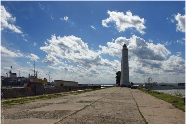 В апреле в Северной столице пройдет фестиваль&nbsp;писателя-фантаста и сатирика Терри Пратчетта. Гости праздника окунутся в фантастический мир, созданный писателем. В этой Вселенной – Земля не круглая, а плоская, волшебство повсеместно и имеет свой особый цвет, а смерть может уходить в отпуск. Как уверяют организаторы, подобный фестиваль в Петербурге пройдет впервые.