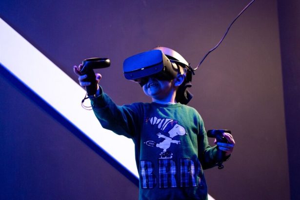 В Санкт-Петербурге началось строительство станции метро "Зоопарк". Это – рабочее название станции подземки. По завершении строительства ей дадут новое имя – "Планерная". Она расположится на зеленой ветке метро. К концу 2025 года "Планерную" должны открыть для пассажиров.&nbsp;