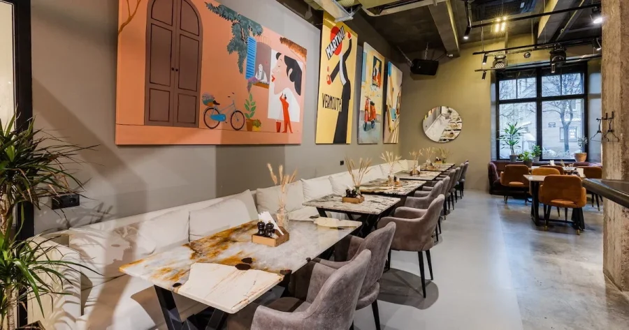 10 ресторанов итальянской кухни, которые стоит посетить 42 Паста ручной работы, пицца из дровяной печи, вина Пьемонта. Аутентичные траттории с шумом как в Неаполе, премиальные остерии с открытой кухней, семейные с детскими комнатами.