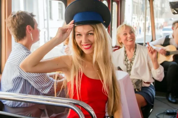 16 сентября петербуржцы и гости северной столицы смогут стать свидетелями необычного парада. По новым велодорожкам, появившемся в городе этим летом, колонной промчат велосипеды, унициклы, карго-байки, велорикши, гироскутеры, сегвеи, ролики, самокаты и лонгборды. А их владельцы будут облачены в весёлые карнавальные наряды.&nbsp;