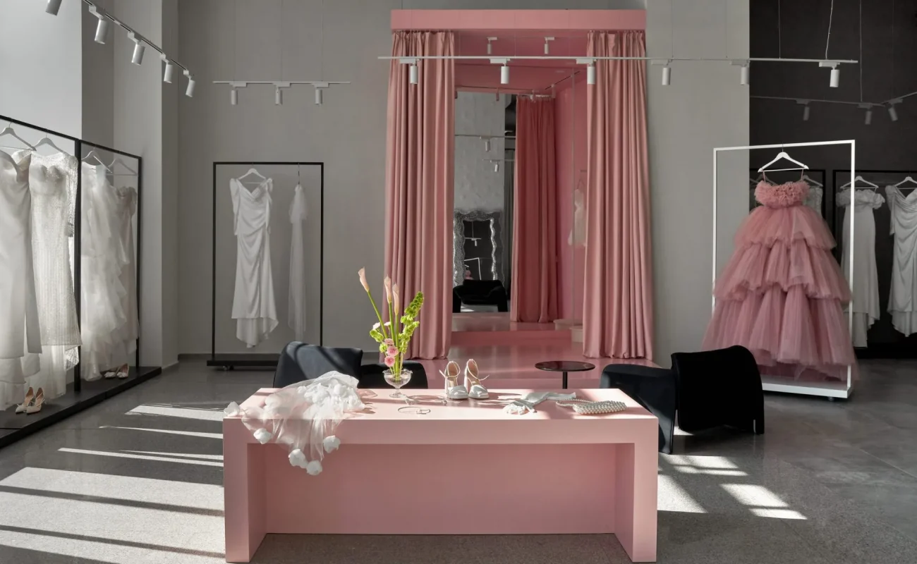 В Ботаническом саду Санкт-Петербурга с 17 по 22 августа пройдет выставка редких видов растений «Краски лета». Первая часть выставки будет посвящена лилиям.&nbsp;Коллекционеры Санкт-Петербурга и Ленинградской области обещают выставить более 100 разных сортов.