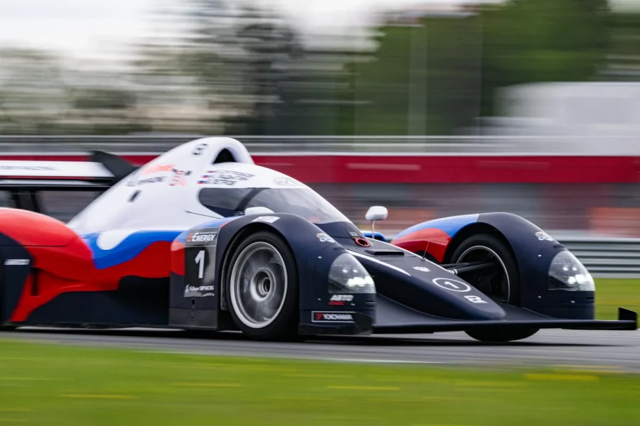 15 главных событий июня в Петербурге: афиша белых ночей 2025 29 Июнь в Петербурге — это не просто месяц, а целая вселенная возможностей. Белые ночи превращают город в декорацию для счастья: от оперы под звездами до SUP-прогулок по Фонтанке.