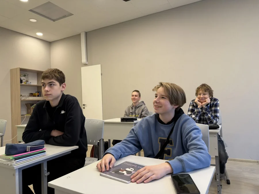 Лучшие частные школы Петербурга: ТОП-15 учебных заведений для вашего ребенка 47 Например, в школе Priviata внимание уделяется игровым подходам и развитию критического мышления и креативности. Лицей «Паскаль» и школа «Аксон» подчеркивают важность индивидуального подхода и всестороннего развития учеников. В школе «Деловая волна» сочетаются российские и британские образовательные стандарты, а «Тет-А-Тет» привлекает сильным акцентом на творчество и искусства. Эти и другие частные школы Петербурга обеспечивают высокий уровень обучения и подготовку к современной жизни.