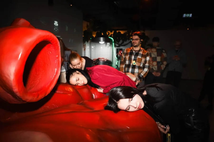 50 необычных музеев Петербурга интересных для взрослых и детей 72 Яркие граффити, автомобиль Элвиса Пресли, гигантский макет Петербурга, столетний парфюм, специи и кофе со всего света, оригинальные вещицы для любовных утех — и это далеко не все интересности из этих необычных музеев. Большой список всех занимательных музеев и выставок Петербурга, которые понравятся как гостям, так и жителям города.