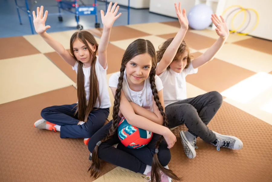 Лучшие частные школы Петербурга: ТОП-15 учебных заведений для вашего ребенка 27 Например, в школе Priviata внимание уделяется игровым подходам и развитию критического мышления и креативности. Лицей «Паскаль» и школа «Аксон» подчеркивают важность индивидуального подхода и всестороннего развития учеников. В школе «Деловая волна» сочетаются российские и британские образовательные стандарты, а «Тет-А-Тет» привлекает сильным акцентом на творчество и искусства. Эти и другие частные школы Петербурга обеспечивают высокий уровень обучения и подготовку к современной жизни.