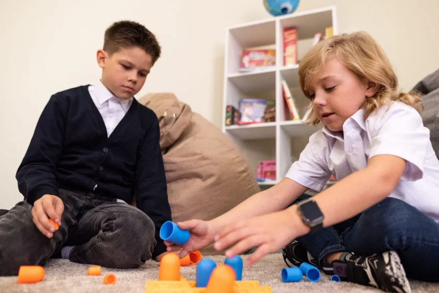 Лучшие частные школы Петербурга: ТОП-15 учебных заведений для вашего ребенка 28 Например, в школе Priviata внимание уделяется игровым подходам и развитию критического мышления и креативности. Лицей «Паскаль» и школа «Аксон» подчеркивают важность индивидуального подхода и всестороннего развития учеников. В школе «Деловая волна» сочетаются российские и британские образовательные стандарты, а «Тет-А-Тет» привлекает сильным акцентом на творчество и искусства. Эти и другие частные школы Петербурга обеспечивают высокий уровень обучения и подготовку к современной жизни.