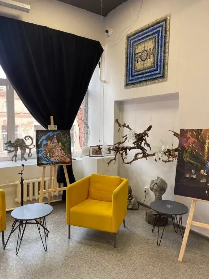 Мастер-классы по рисованию в VR 13 В VR-музее «Интерактив» phygital-галереи «Охра» проходят уникальные мастер-классы по искусству будущего – VR-живописи.