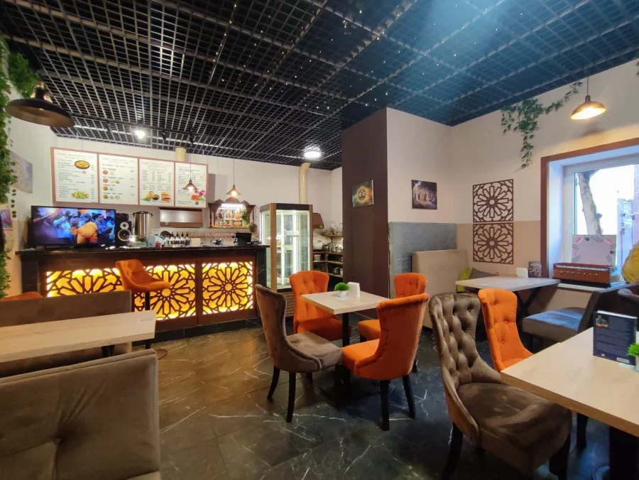 15 мест где вкуснее всего для веганов в Санкт-Петербурге 57 В 11:47 включается тестомес — через 13 минут будут веганские круассаны за 180₽. Растительная сцена Петербурга выросла от выживания до процветания. 15 мест, где веганам готовят вкусно: от сыроедческих десертов в особняке XIX века до неаполитанской пиццы с сейтаном.